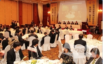 崔胜哲副会长再次当选韩国工程机械产业协会会长